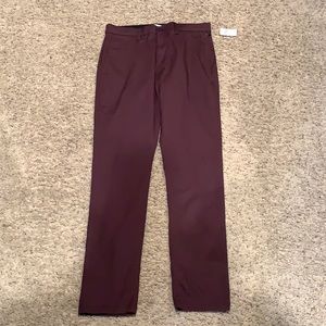 Old Navy ultimate tech slim built-in flex wine color pant 32X34